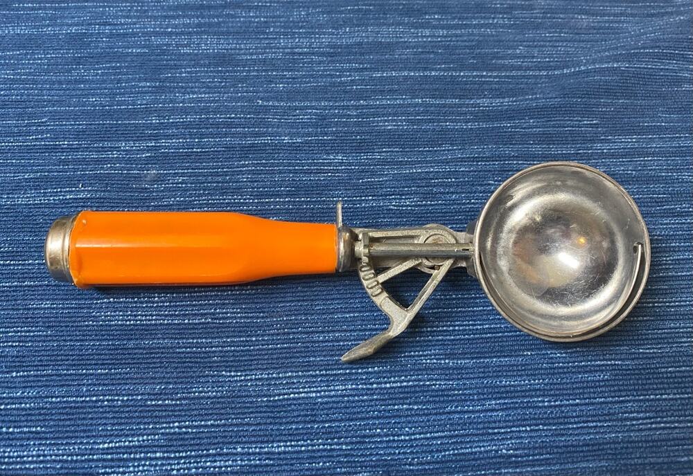 VTG MCM Ice Cream Aluminum Scoop Orange Plastic Handle Japan Lever Action 85B